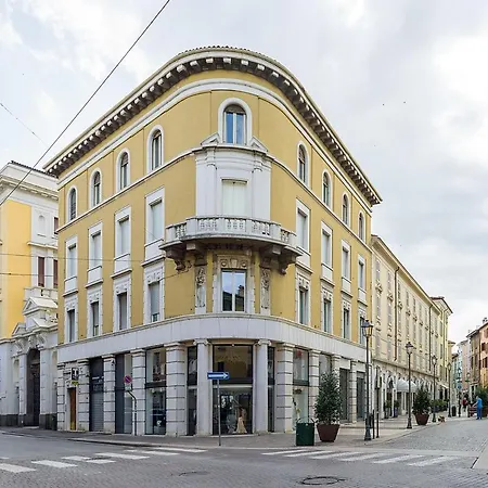 Open Space Nel Pieno Centro Di